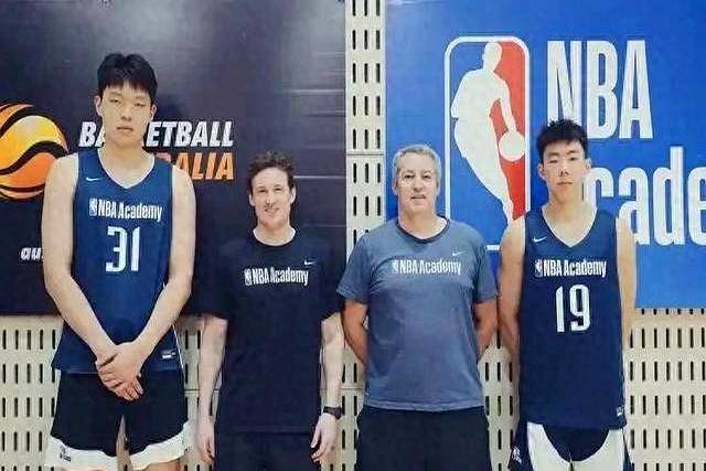  胡塞武装袭击艾森豪威尔 