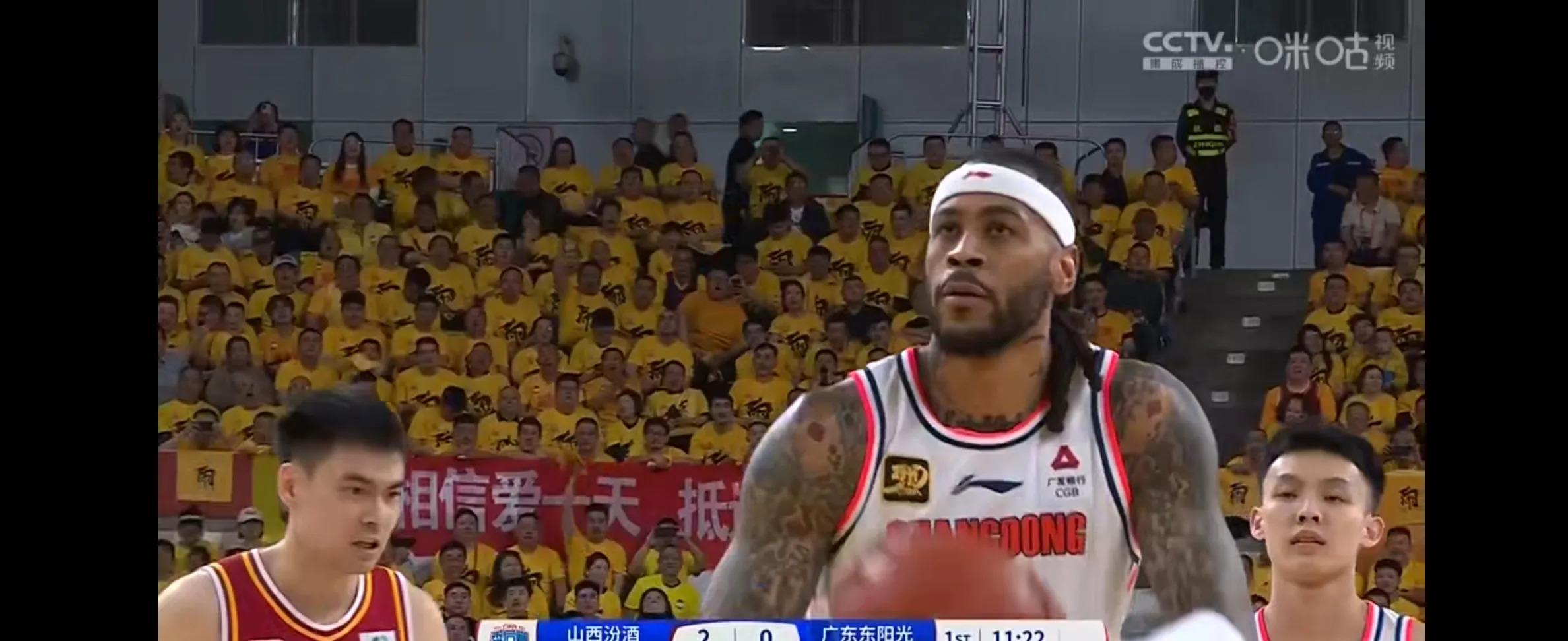 包含里程碑夜深圳男篮造点机会，荷甲今晨刷纪录，气氛紧张，更衣室氛围转暖的词条