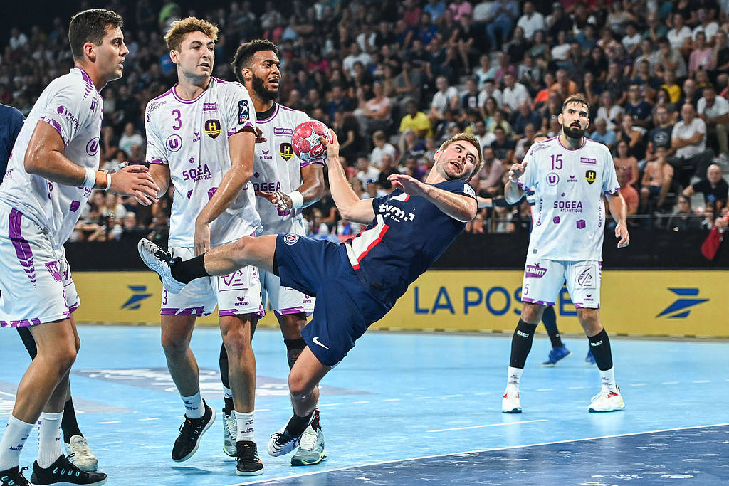 关于法甲加时末段再迎强敌；勒沃库森单刀错失；主帅态度：底气十足；轮换策略成焦点的信息