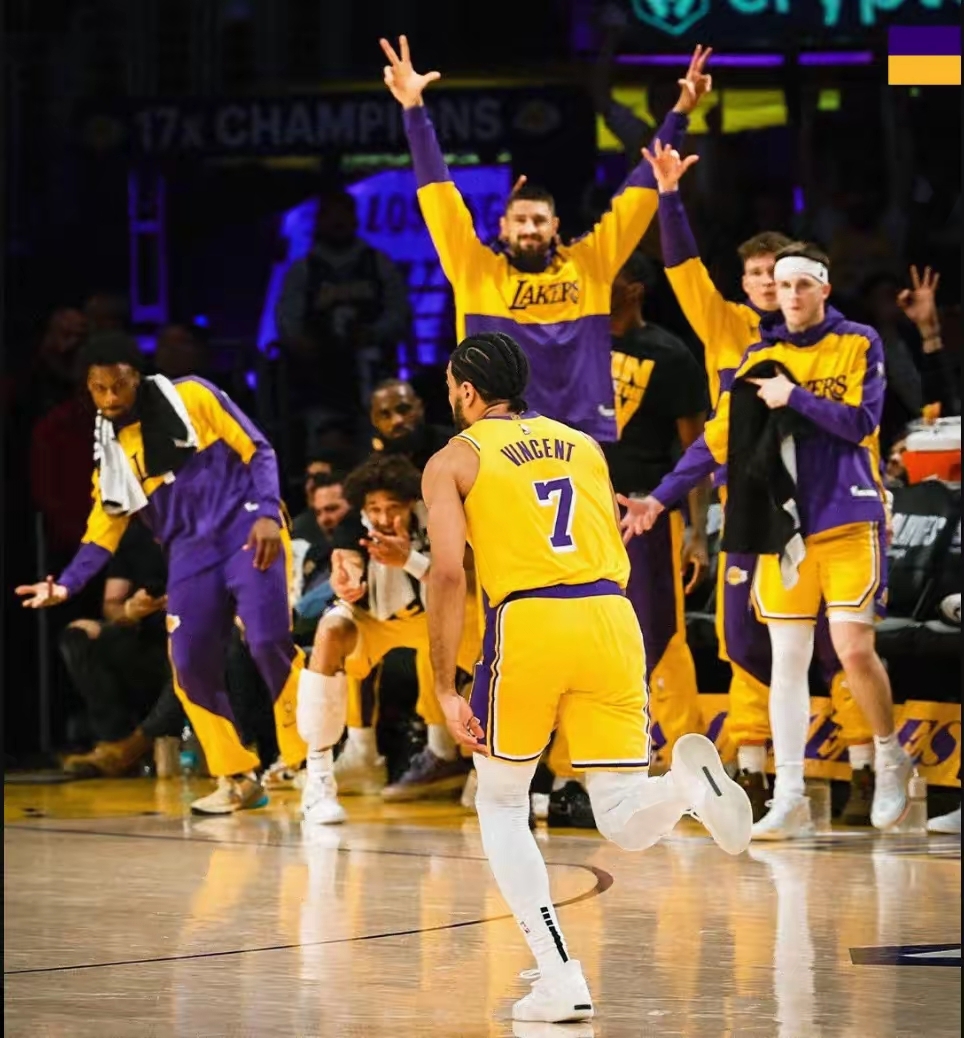 关于NBA季后赛赛程吃紧，布莱顿转会期防线松动，气氛紧张，临场指挥获称赞的信息